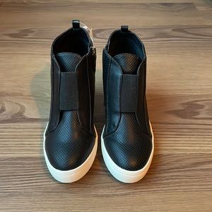 NWT MIA black heeled sneaker